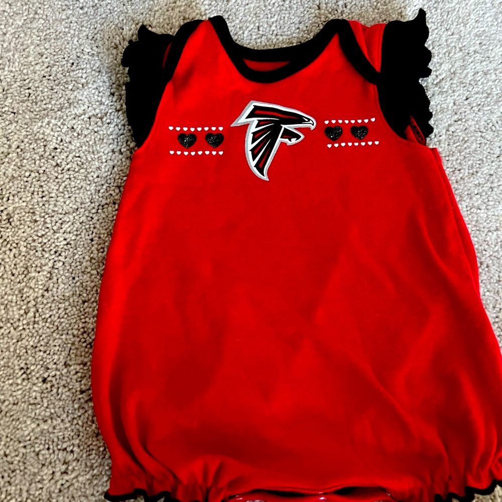 Atlanta Falcons onesie. Baby girl. Flutter sleeve. 0-3 m